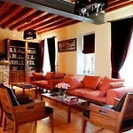 The Library Wellness Retreat كالافاسوس