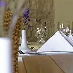 The Library Wellness Retreat فندق