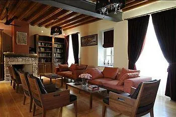 The Library Wellness Retreat Hotell